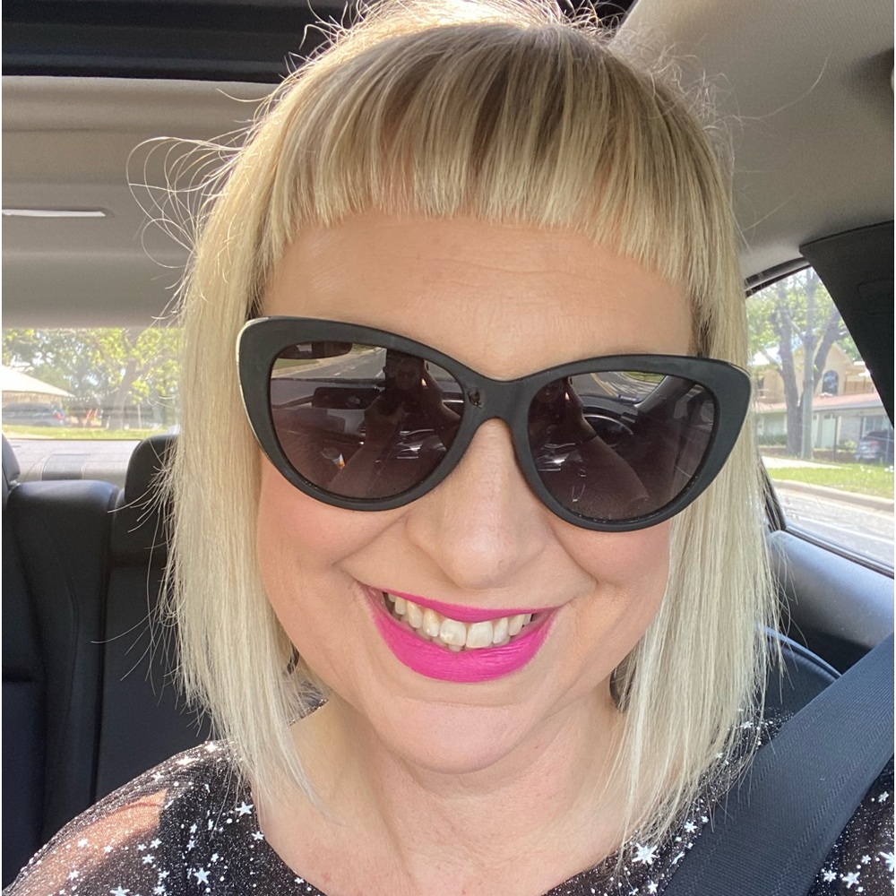 Meet your Posher, Jennifer